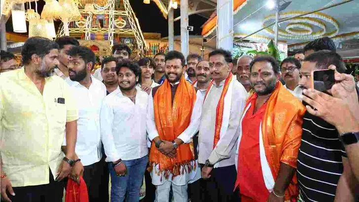 విజయవాడ కనకదుర్గమ్మను దర్శించుకున్న రామ్మోహన్, అనిత