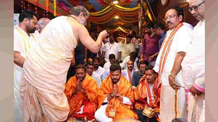 విజయవాడ కనకదుర్గమ్మను దర్శించుకున్న రామ్మోహన్, అనిత