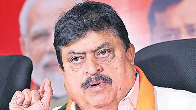 నీళ్లడిగితే రాజకీయం అంటారా?