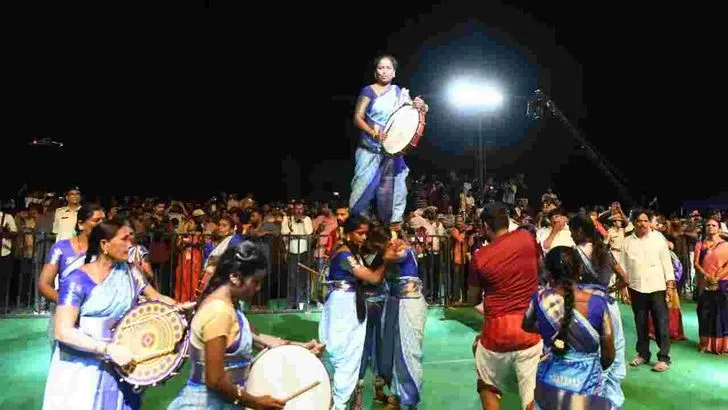 హైదరాబాద్ ట్యాంక్‌బండ్‌పై ఘనంగా సద్దుల బతుకమ్మ సంబరాలు.. ప్రత్యేక ఆకర్షణగా రష్మిక