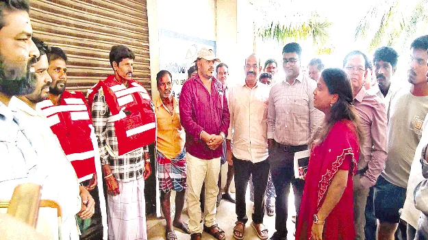 తుఫాన్‌ నేపథ్యంలో అప్రమత్తంగా ఉండండి 