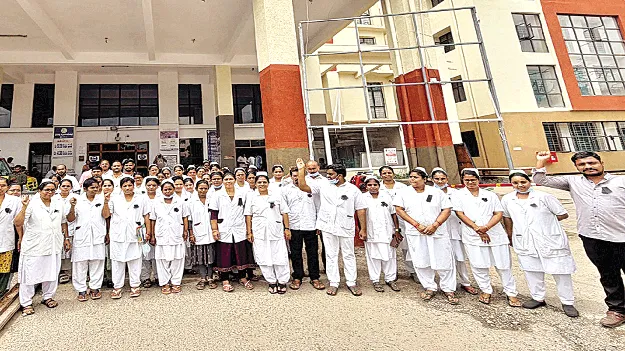  సమస్యలు పరిష్కరించాలని నిరసన