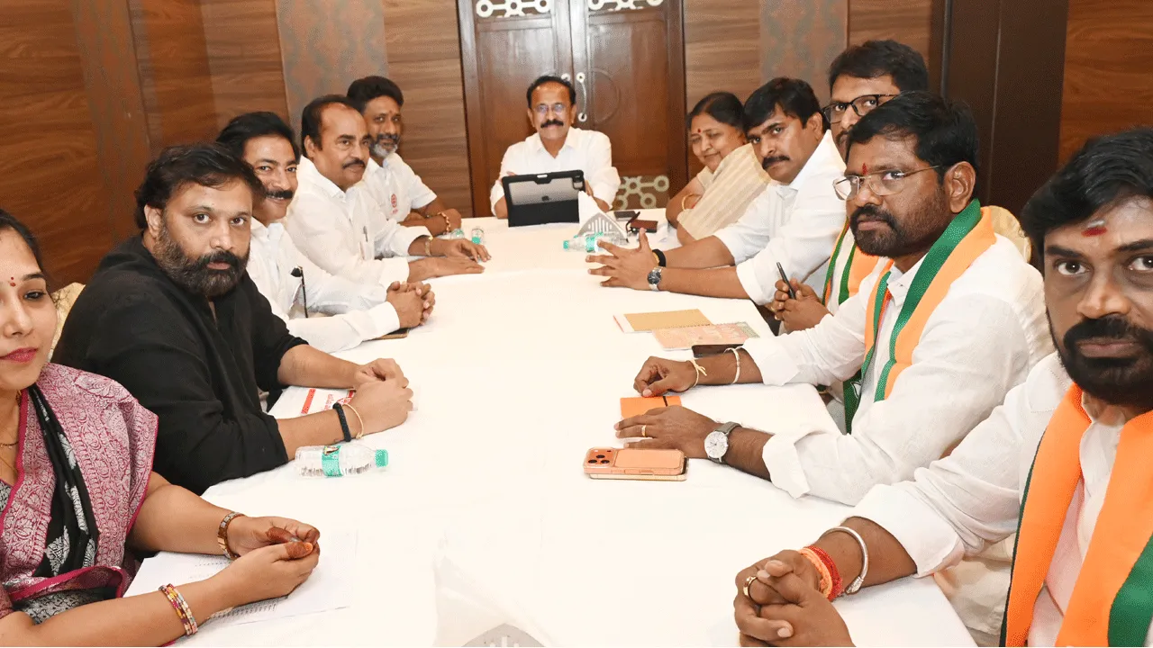 కలసికట్టుగా పనిచేద్దాం!
