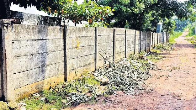 అప్పన్న భూములకు రక్షణ