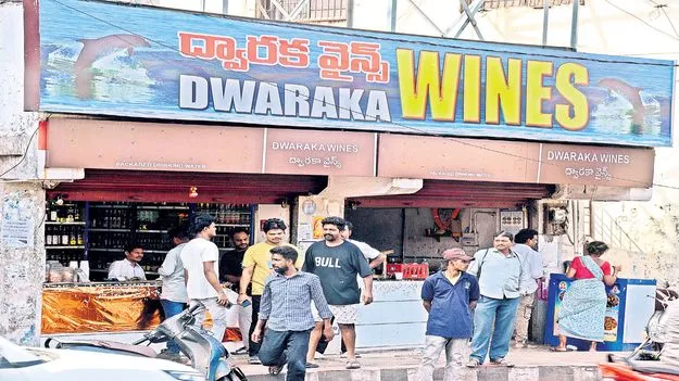మద్యం వ్యాపారుల  బరితెగింపు
