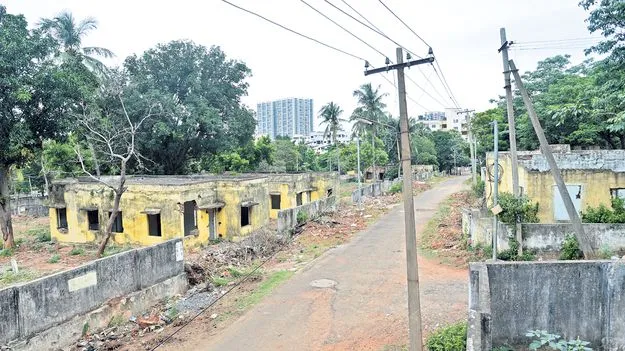 ఉక్కు భూములు వేలం