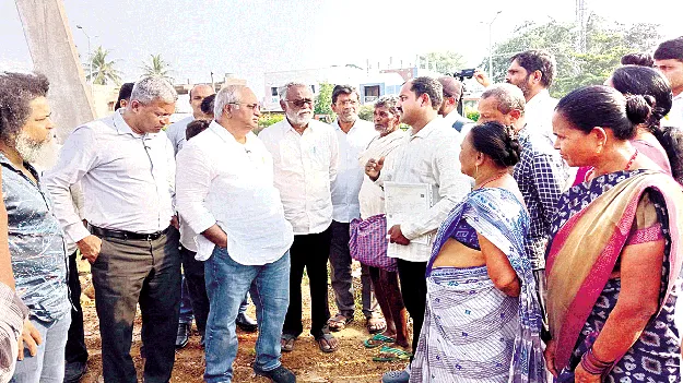 ప్రభుత్వం దృష్టికి తహసీల్దార్‌ తప్పుడు నివేదిక 