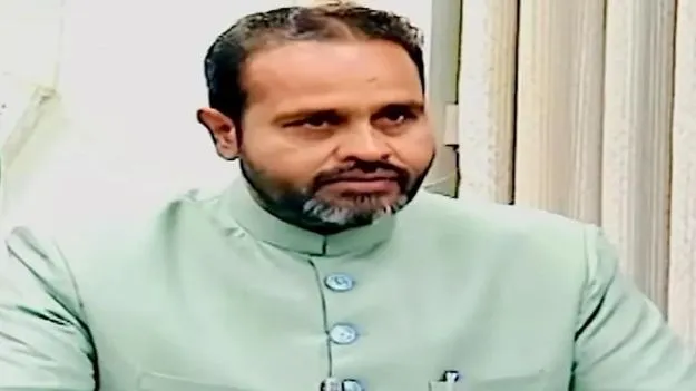 మజ్లిస్‌ అదుపులోనే రహ్మత్‌ బేగ్‌!