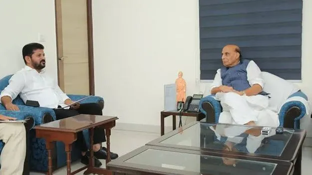 డిఫెన్స్ ఎక్స్‌పో ప్రారంభానికి రాజ్‌నాథ్‌ను ఆహ్వానించిన సీఎం రేవంత్