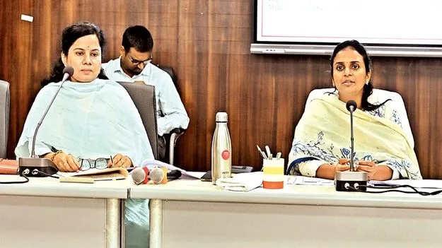 సేవల్లో నిర్లక్ష్యం వహిస్తే చర్యలు 