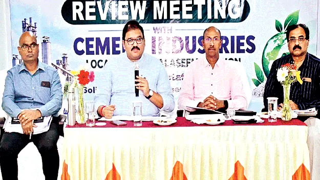 ఘన వ్యర్థాలను పరిశ్రమలకు అందించాలి