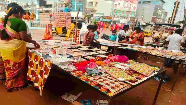 తెలంగాణలో మొదలైన రాఖీ పండగ సందడి..