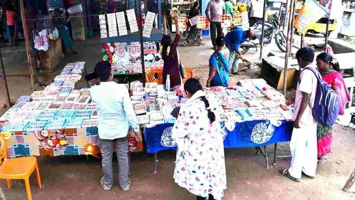 తెలంగాణలో మొదలైన రాఖీ పండగ సందడి..