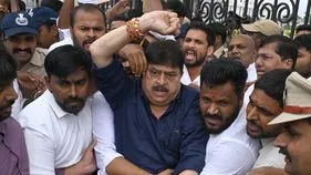 సెక్రటేరియట్‌ ముట్టడి ఉద్రిక్తం! 