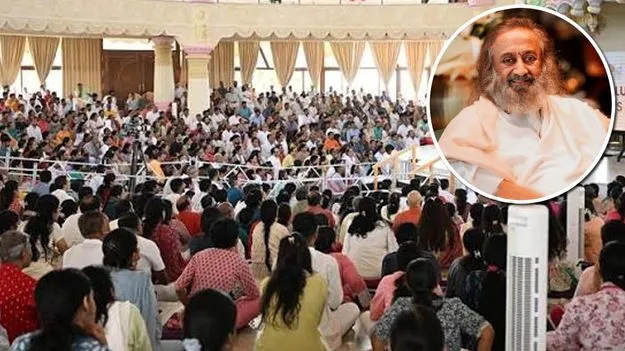 ఆర్ట్ ఆఫ్ లివింగ్ అంతర్జాతీయ కేంద్రంలో గురుదేవ్ శ్రీశ్రీ రవిశంకర్‌తో జెన్-జీ యువత సమావేశం