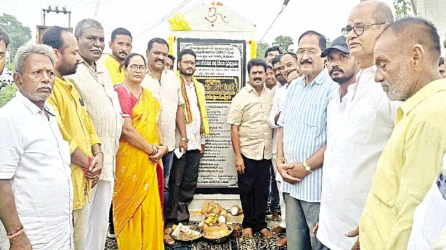 ప్రజల సహకారంతోనే అభివృద్ధి సాధ్యం 