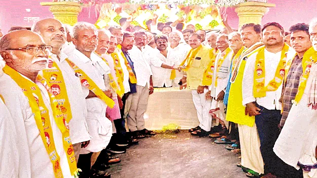 టీడీపీలో 50 వైసీపీ కుటుంబాలు చేరిక 