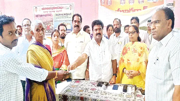 మూడేళ్లుగా ఎదురుచూపు