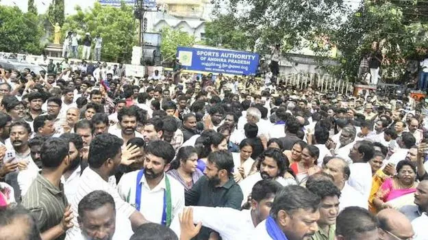 శాప్ కార్యాలయం ముట్టడి కేసులో అరెస్టుల పర్వం.. 260 మంది గుర్తింపు