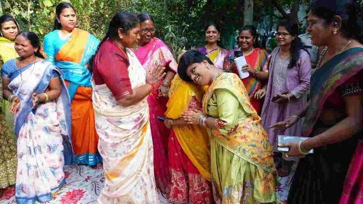 హైదరాబాద్‌లో బతుకమ్మ వేడుకల్లో పాల్గొన్న మంత్రి సీతక్క