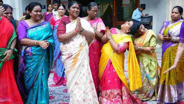 హైదరాబాద్‌లో బతుకమ్మ వేడుకల్లో పాల్గొన్న మంత్రి సీతక్క