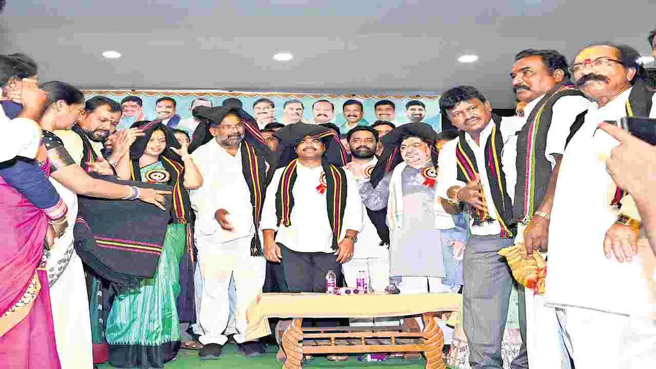 పెంపకందారులు జీవాలకు బీమా చేయించుకోవాలి