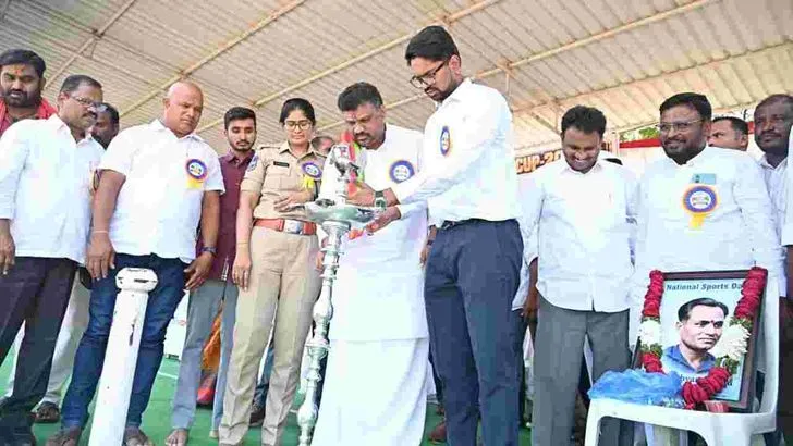 వనపర్తిలో ఛాంపియన్స్ ట్రోఫీ క్రీడా పోటీలు ప్రారంభం