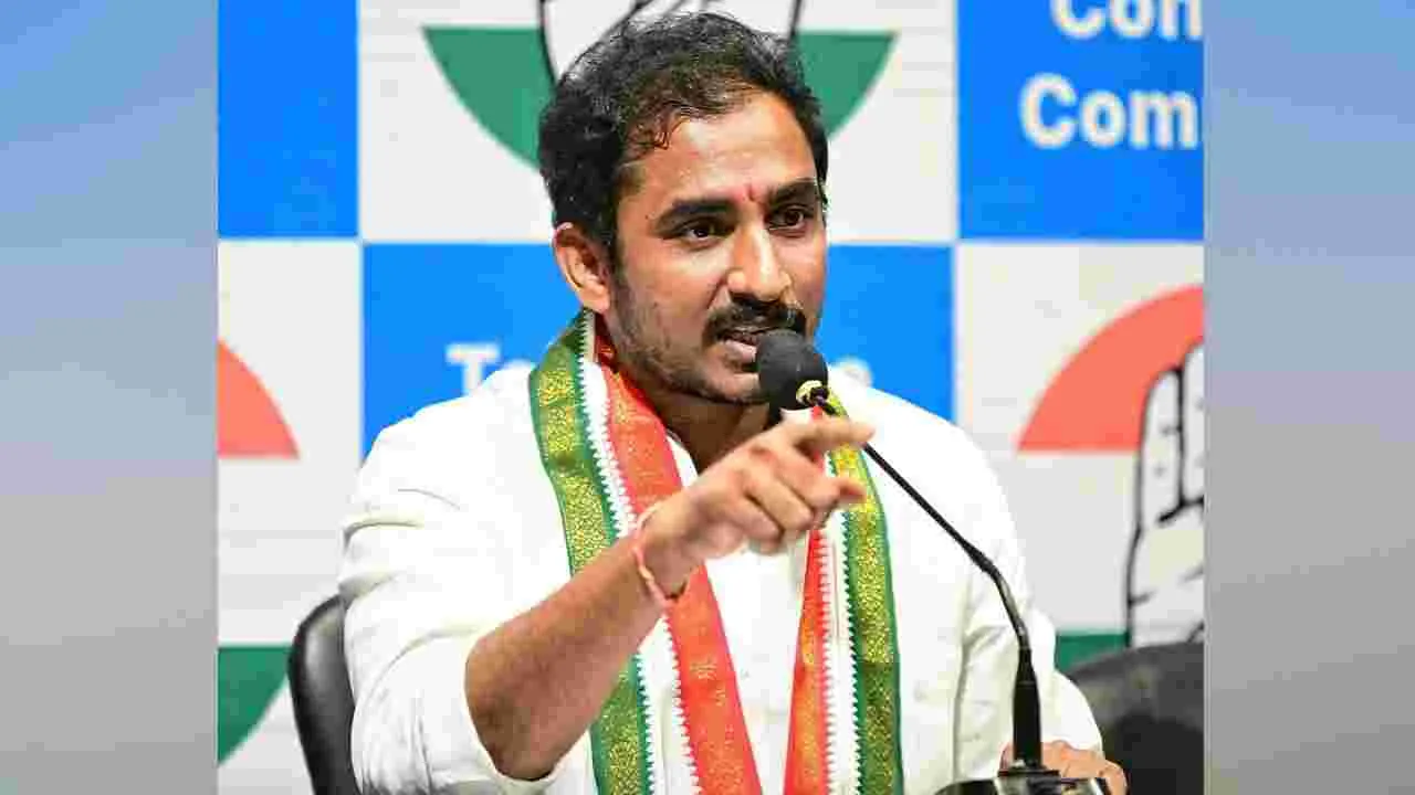 కామెడీ స్కిట్లతో పోటీ పడుతున్న బీఆర్ఎస్ సెట్టు.. స్కిట్టు: సామ రామ్మోహన్