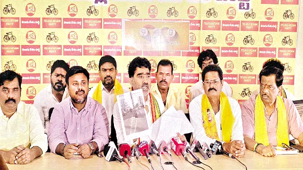పదవీ కాంక్షతోనే లక్ష్మీదేవి వైసీపీలోకి వెళ్లారు
