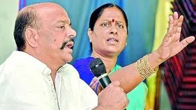 కొండా కుటుంబం దారెటు?