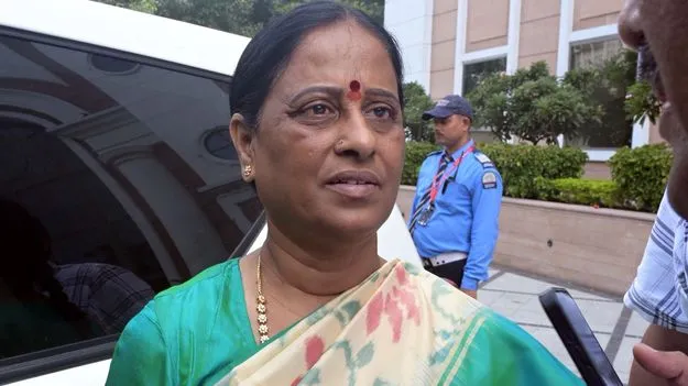 భట్టి భార్య వసూళ్లు..  పొంగులేటి దౌర్జన్యాలు కనిపిస్తలేవా?