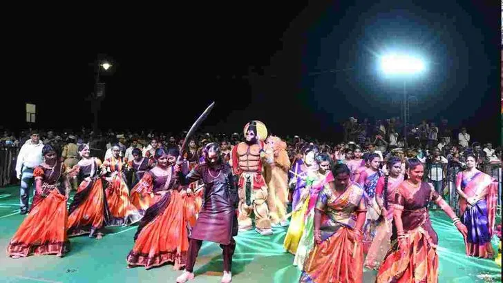 హైదరాబాద్ ట్యాంక్‌బండ్‌పై ఘనంగా సద్దుల బతుకమ్మ సంబరాలు.. ప్రత్యేక ఆకర్షణగా రష్మిక