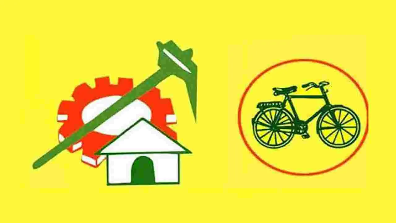 మంగళగిరిలో వైసీపీకి షాక్.. మంత్రి లోకేశ్ సమక్షంలో టీడీపీలోకి వైసీపీ నేతలు