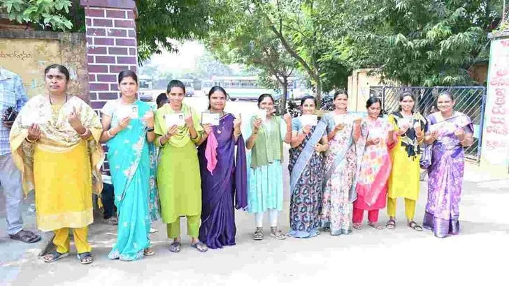 గుర్తింపు సంఘం ఎన్నికల పోలింగ్.. ఓటు హక్కు వినియోగించుకుంటున్న ఆర్టీసీ కార్మికులు