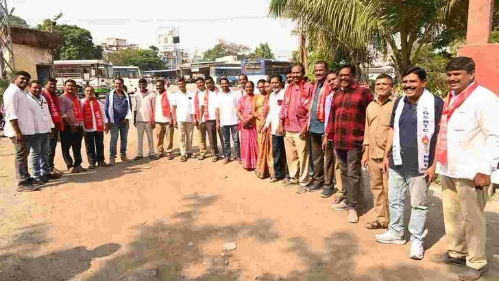 గుర్తింపు సంఘం ఎన్నికల పోలింగ్.. ఓటు హక్కు వినియోగించుకుంటున్న ఆర్టీసీ కార్మికులు