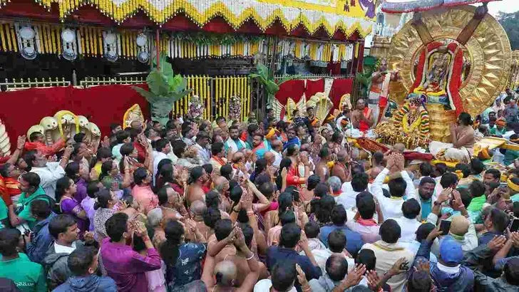 తిరుమలలో సూర్యప్రభ వాహనంపై మలయప్పస్వామి దివ్యదర్శనం
