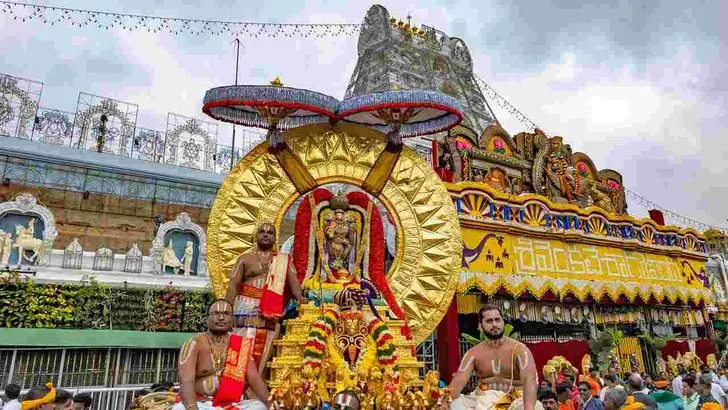 తిరుమలలో సూర్యప్రభ వాహనంపై మలయప్పస్వామి దివ్యదర్శనం