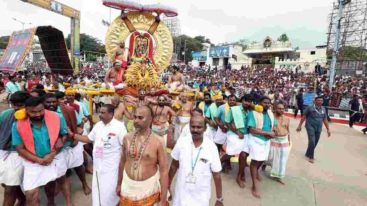తిరుమలలో సూర్యప్రభ వాహనంపై మలయప్పస్వామి దివ్యదర్శనం