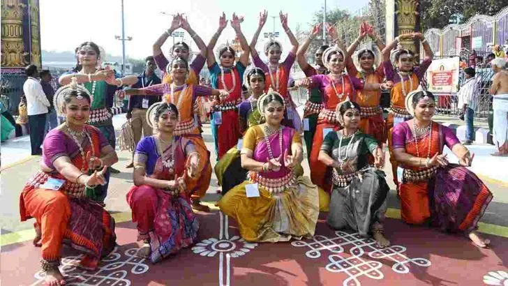 తిరుమలలో వైభవంగా శ్రీవారి చిన్నశేష వాహన సేవ