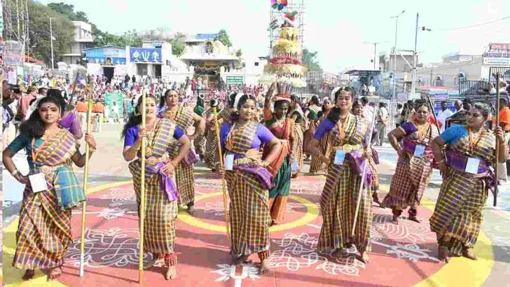 తిరుమలలో వైభవంగా శ్రీవారి చిన్నశేష వాహన సేవ