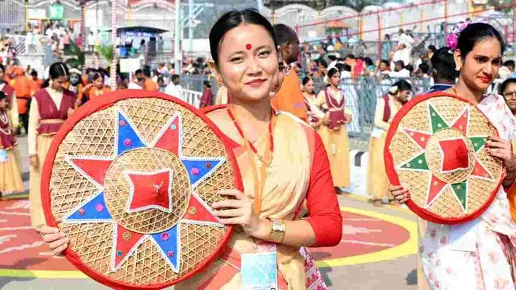 తిరుమలలో వైభవంగా శ్రీవారి చిన్నశేష వాహన సేవ