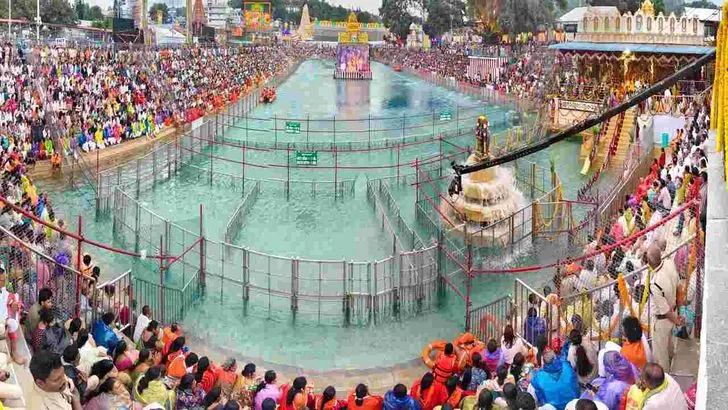 నేత్రపర్వంగా తిరుమలేశుని చక్రస్నానం