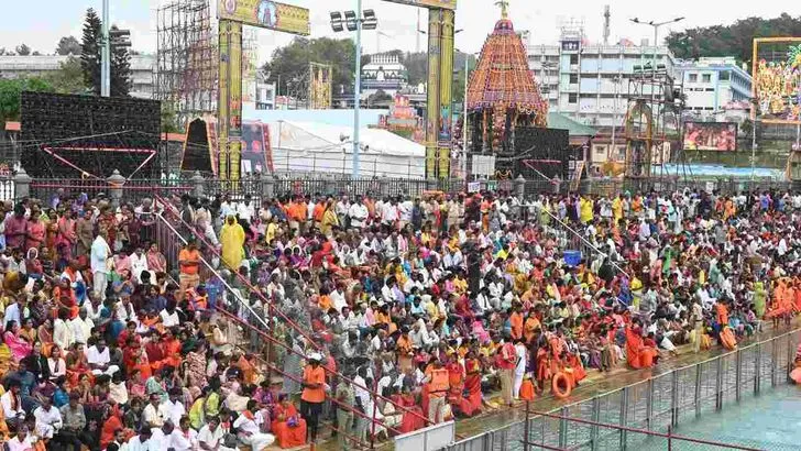నేత్రపర్వంగా తిరుమలేశుని చక్రస్నానం