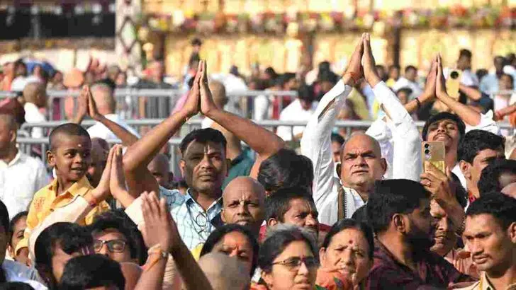 తిరుమలలో వైభవంగా శ్రీవారి చిన్నశేష వాహన సేవ