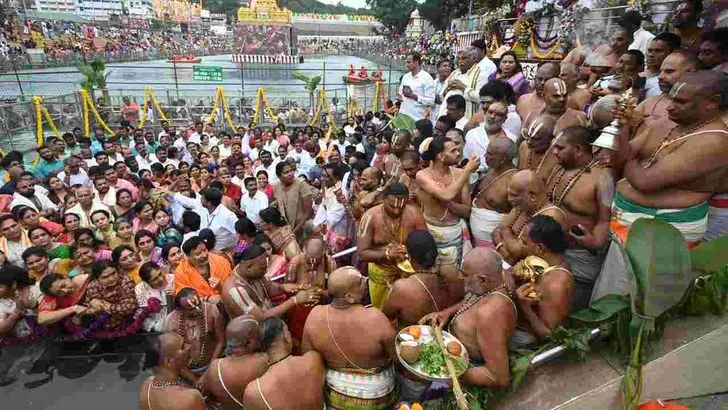 నేత్రపర్వంగా తిరుమలేశుని చక్రస్నానం