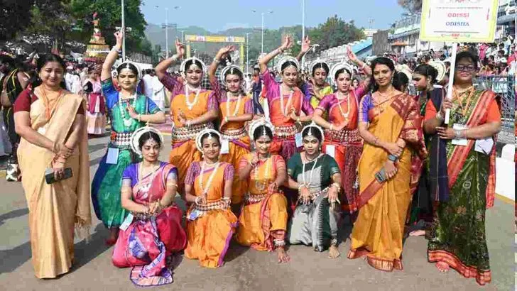 తిరుమలలో వైభవంగా శ్రీవారి చిన్నశేష వాహన సేవ