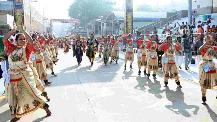 తిరుమలలో వైభవంగా శ్రీవారి చిన్నశేష వాహన సేవ