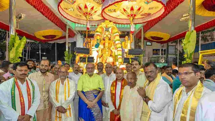 తిరుమలలో వైభవంగా పౌర్ణమి గరుడసేవ..