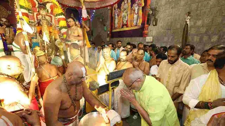 తిరుమలలో వైభవంగా పౌర్ణమి గరుడసేవ..
