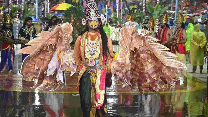 తిరుమలలో వైభవంగా శ్రీవారి గరుడసేవ.. ఆకట్టుకున్న కళాకారుల ప్రదర్శనలు